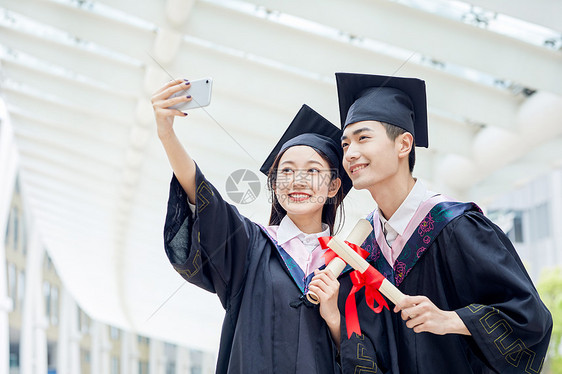 情侣大学毕业照图片