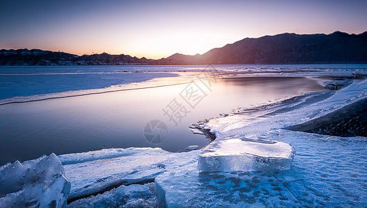 冰栗子山水风光背景