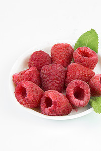 白底美味红色树莓图片