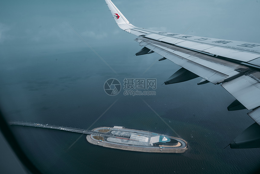 从飞机上看港珠澳大桥入海隧道图片