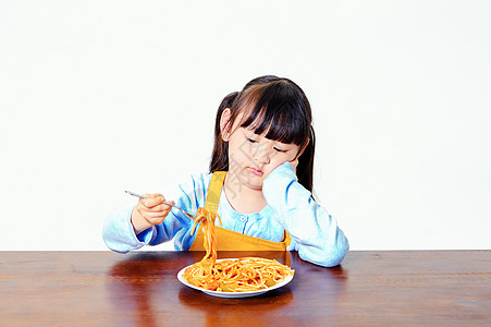 小女孩吃意面小女孩厌食背景