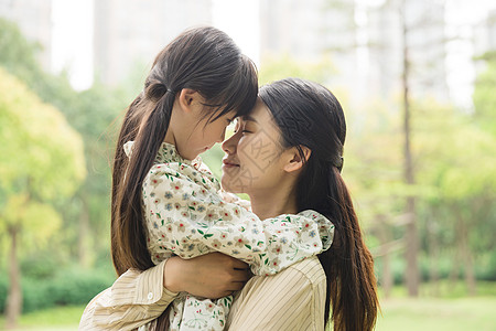 可爱母女公园母女高清图片