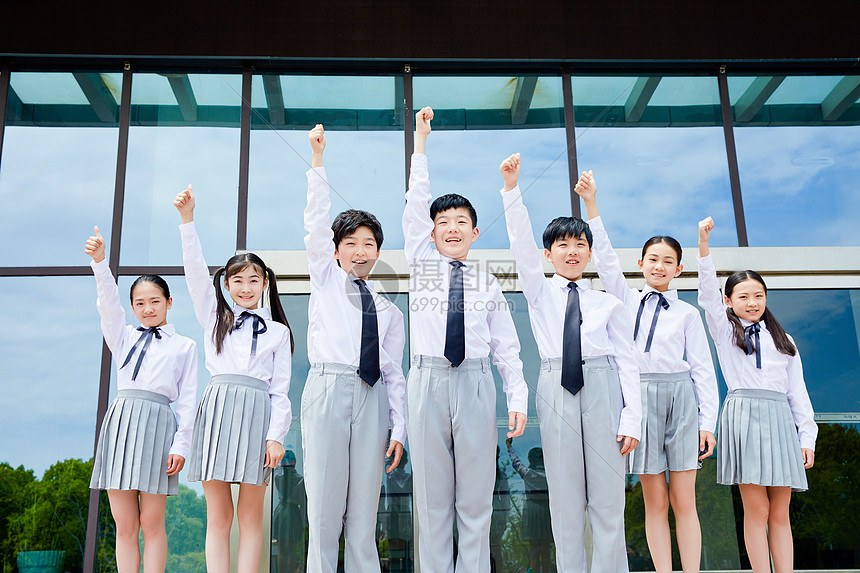 小学生集体照