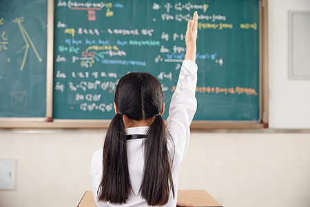 黑板前小学生小学生课堂举手背景