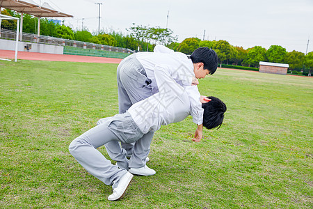 儿童打针小学生打架背景