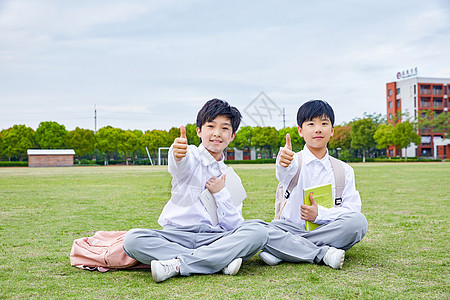 校园操场小学生点赞背景