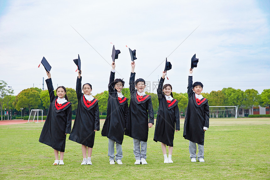 小学毕业生图片