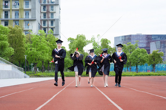 毕业大学生奔跑图片