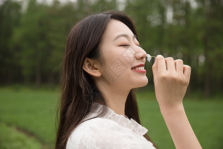 清新美女郊游图片