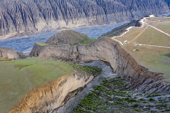 新疆天山大峡谷河谷风光图片