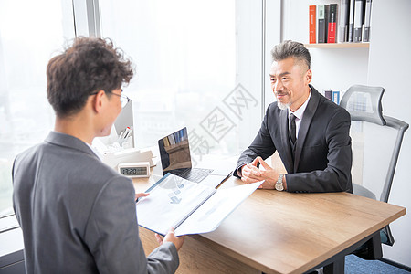 商务男士会谈高清图片