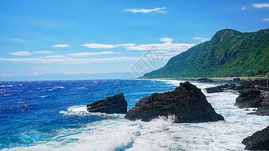 台湾绿岛海浪礁石背景图片