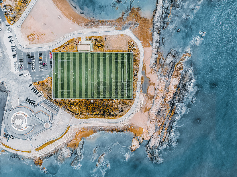 海边足球场图片