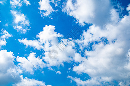 漂浮夏季的蓝天白云背景