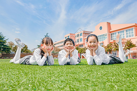 小学生操场活动图片