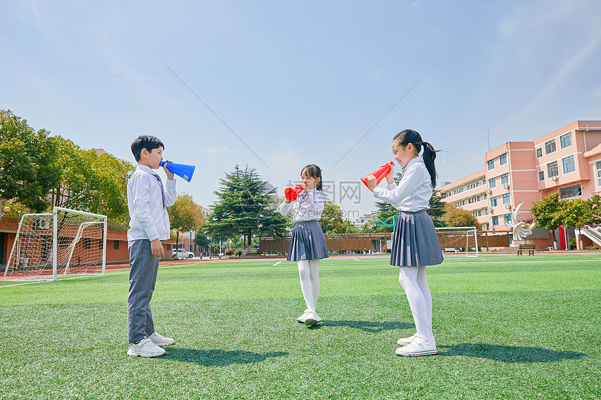 小学生操场活动图片