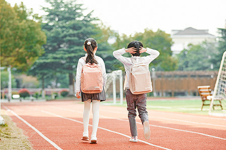 小学生放学图片