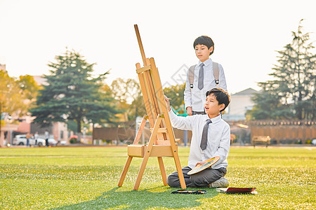 小学生操场上画画图片