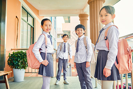 小学生放学背景图片