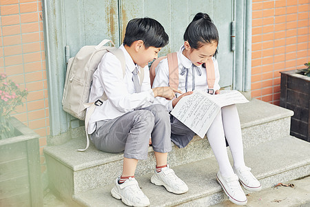 小女生安慰哭泣名字女孩cf字2男孩图片