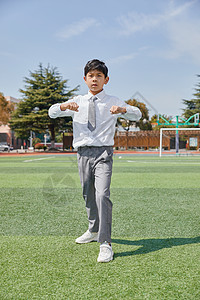 小学生在操场上做广播体操背景图片