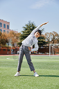 小学生在操场上做广播体操背景图片