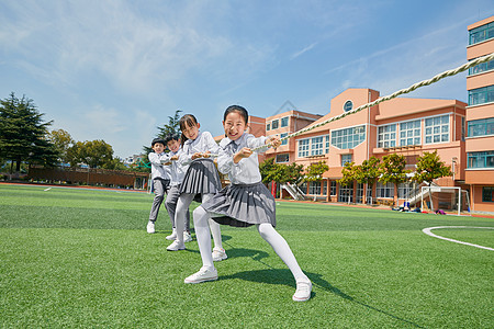 小学生拔河图片