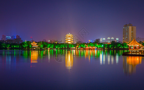 济南大明湖夜景图片