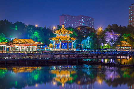 济南大明湖夜景图片