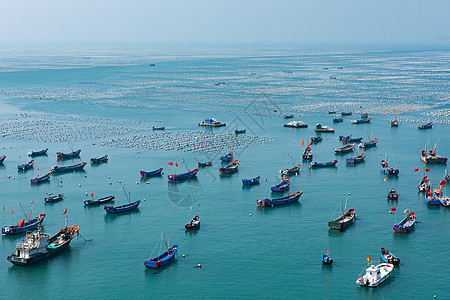 海边小船海上养殖背景