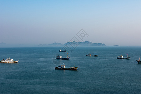 海上第一名山海上渔船背景