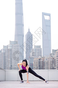 迈尼昂本场数据：扑出点球，7次扑救完成零封，评分8.2全场最高