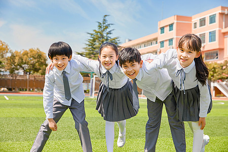 一群孩子小学生操场活动背景