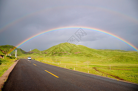 高原公路若尔盖县草原彩虹背景