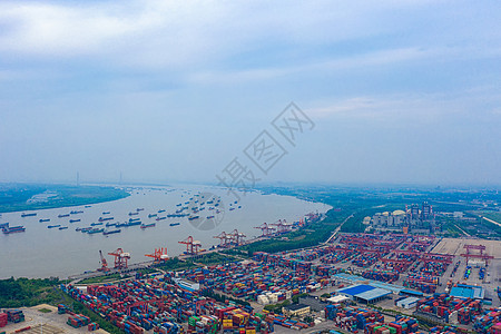 长江阳逻港港口码头集装箱图片