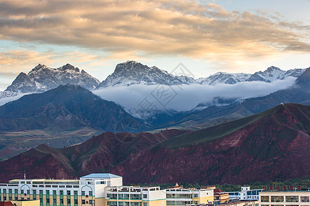 祁连草原祁连县牛心山晨曦背景