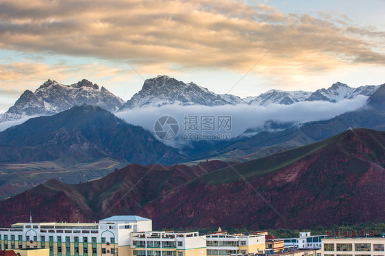 祁连县牛心山晨曦图片