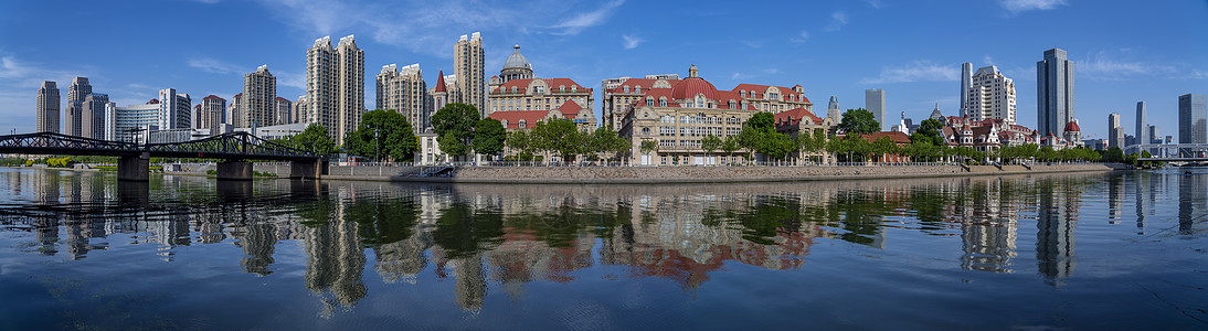 天津海河上城市意大利风情建筑背景