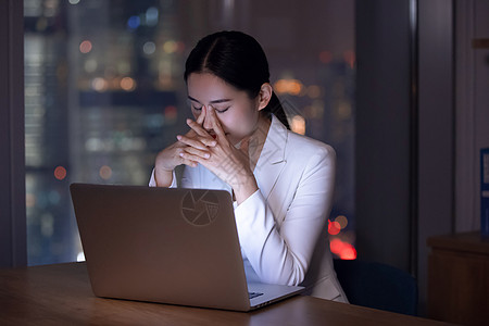 商务邀请函职场女性深夜办公室加班背景