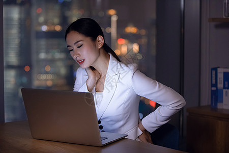 职场女性深夜办公室加班背景