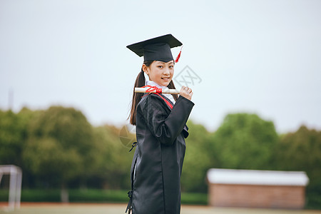 小学毕业生手拿证书高清图片