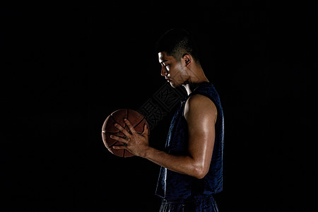 记者：勒诺尔芒未伤及韧带，预计恢复时间一个半至两个月