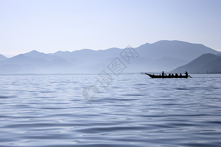 清晨泸沽湖清晨的小船背景