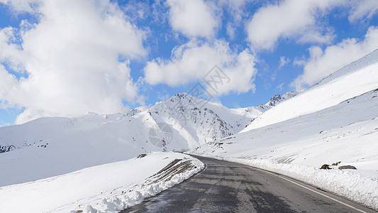 新疆雪山公路背景图片