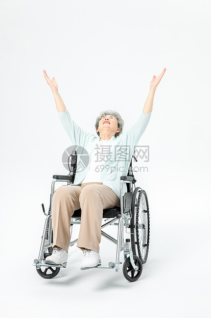 老人轮椅欢呼图片