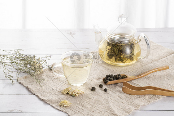 茉莉龙珠茶叶与茶具图片