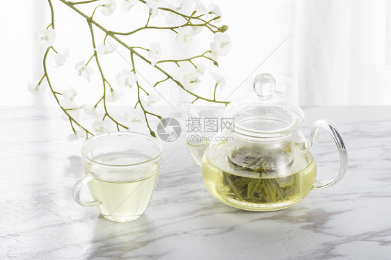 绿茶与玻璃茶壶图片