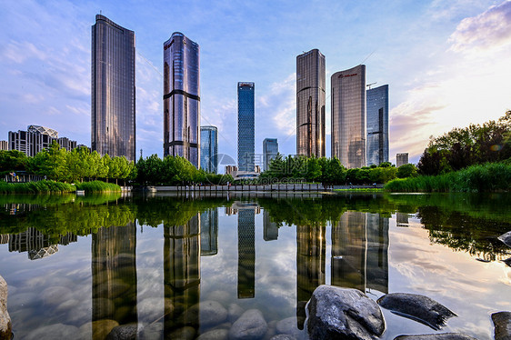 北京望京CBD倒影全景图片