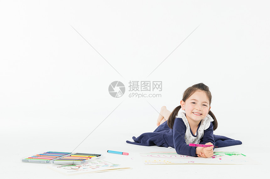 儿童节外国女孩画画图片
