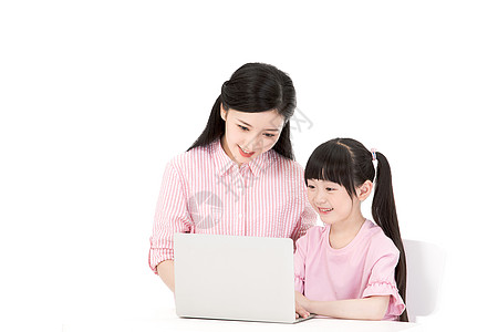母女玩电脑玩电脑小女孩高清图片
